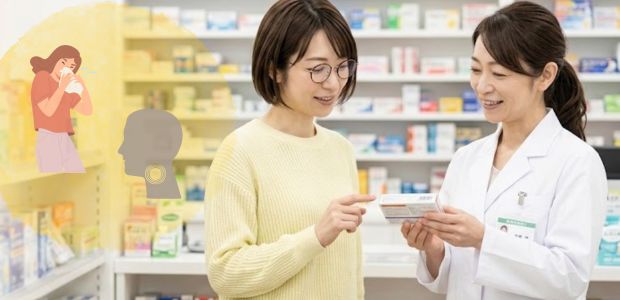 市販薬について、薬剤師に相談・確認している様子